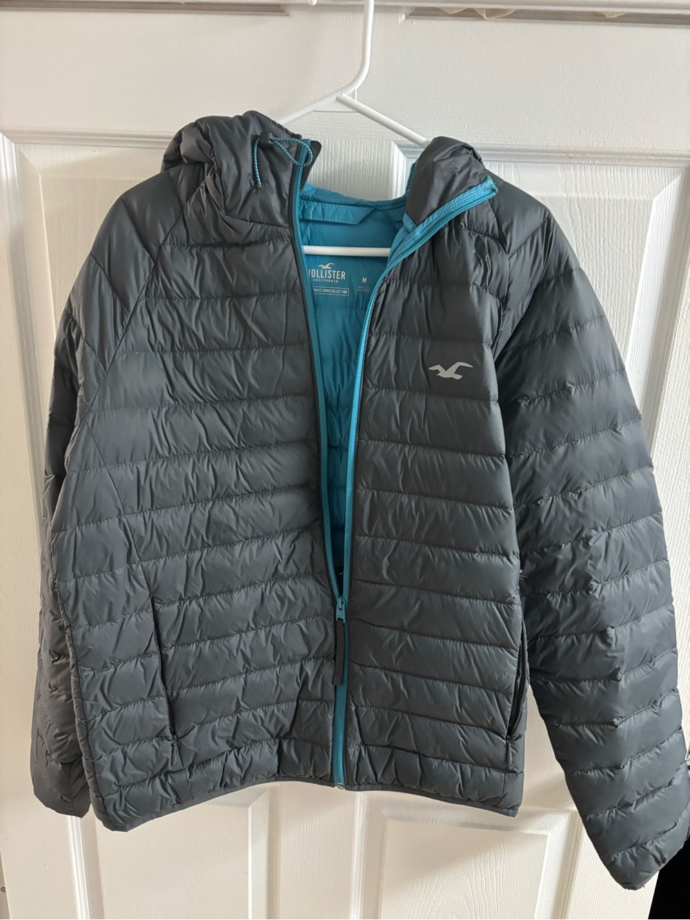 Hollister mens Gray Puffer Jacket with Teal Interior